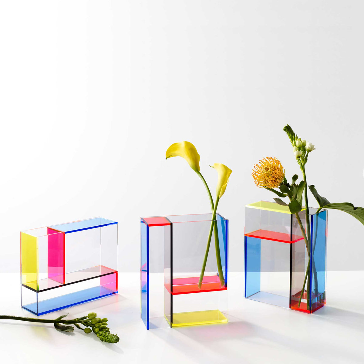 Vase "Mondri Neon" – Acryl · 19 × 24 cm | MoMA Design Store
