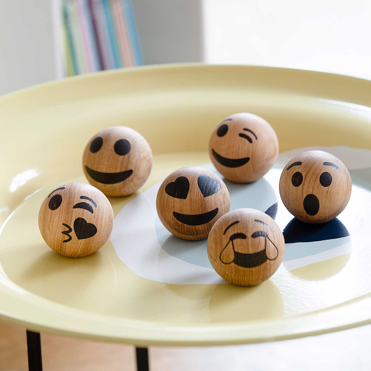 Wooden Emoticon Thumbs Up – Oak · Ø 7 cm | Spring Copenhagen