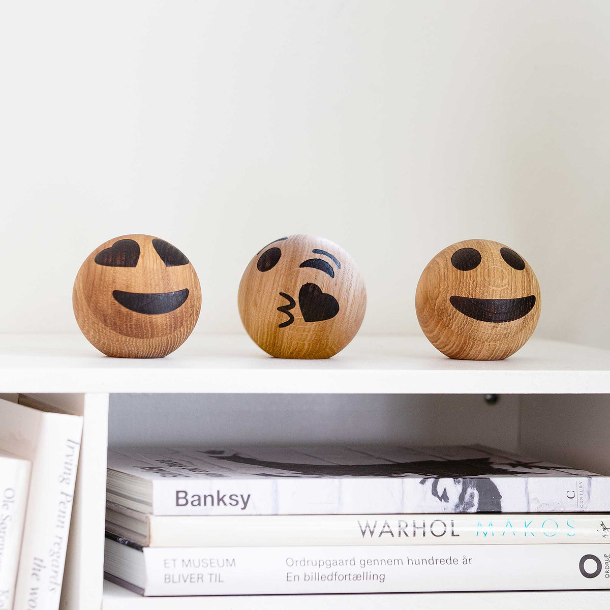 Wooden Emoticon Thumbs Up – Oak · Ø 7 cm | Spring Copenhagen