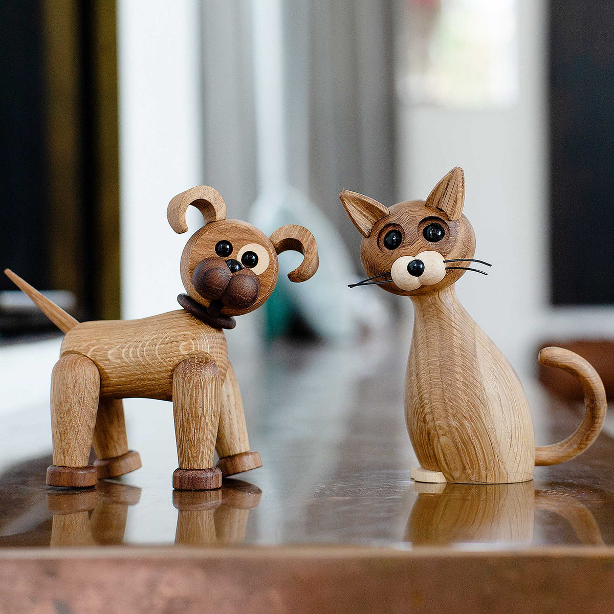 Wooden Dog Happy Small – Oak · 14 cm | Spring Copenhagen