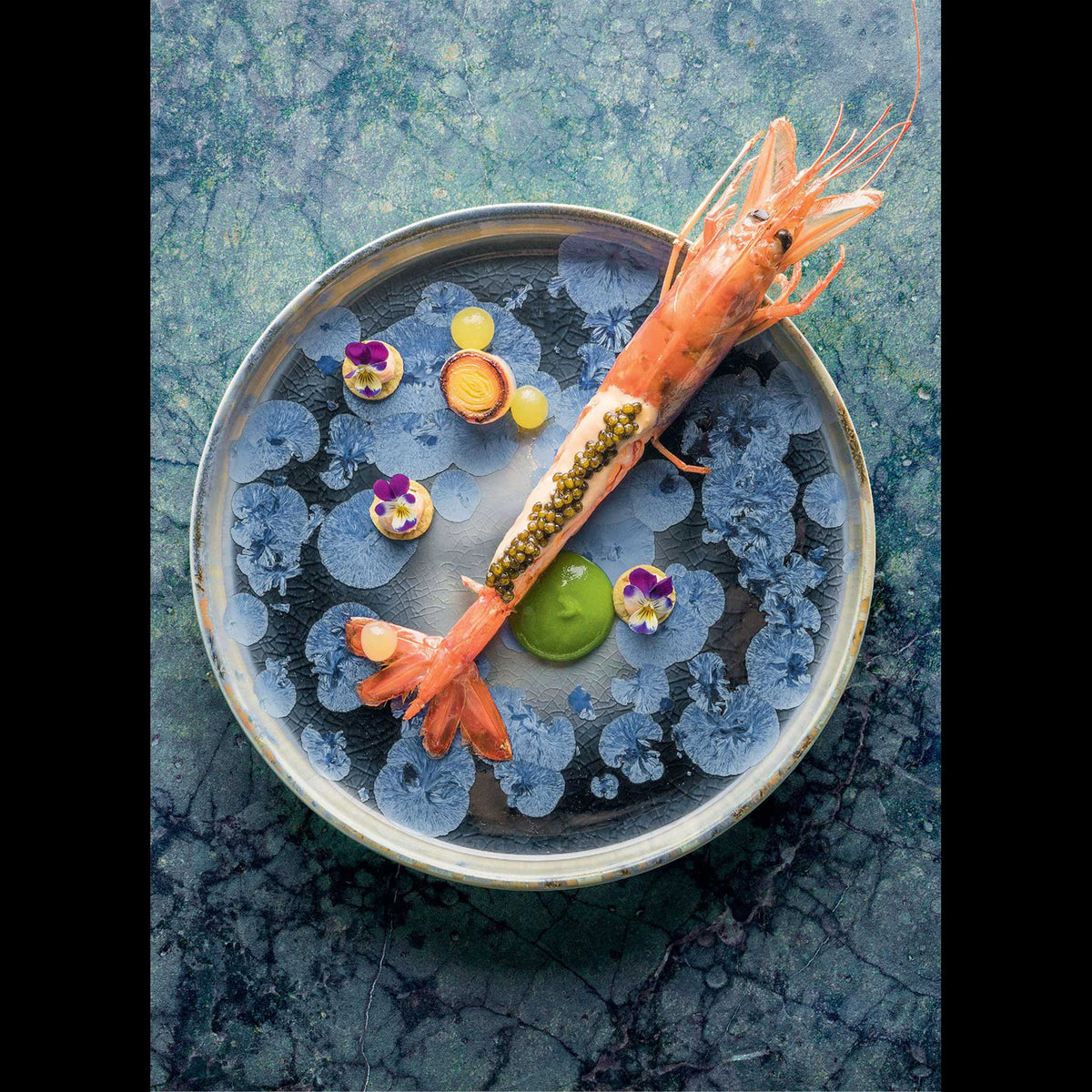 HISTOIRE SUR UNE ASSIETTE | L'art délicat du dressage des plats | LIVRE | Maison d'édition Gestalten