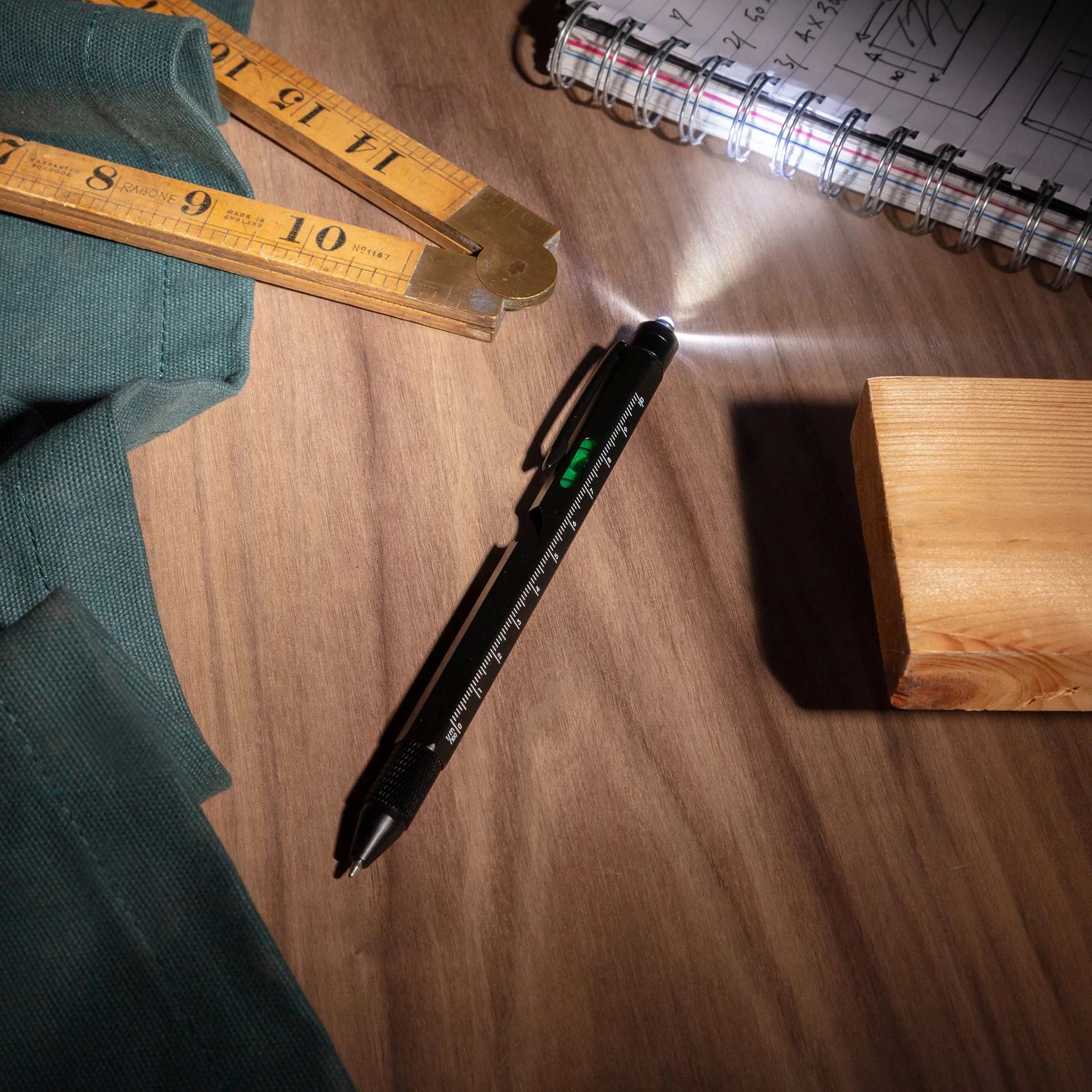 9 in 1 Tool Pen - schwarzer Multifunktions-Kugelschreiber | Block Design