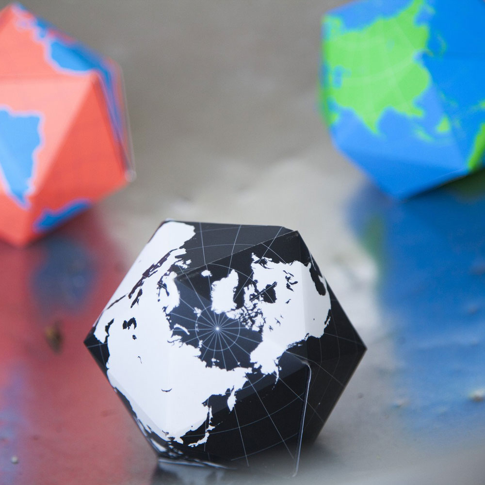 DYMAXION | opvouwbare GLOBE | Brendan Ravenhill | Areaware