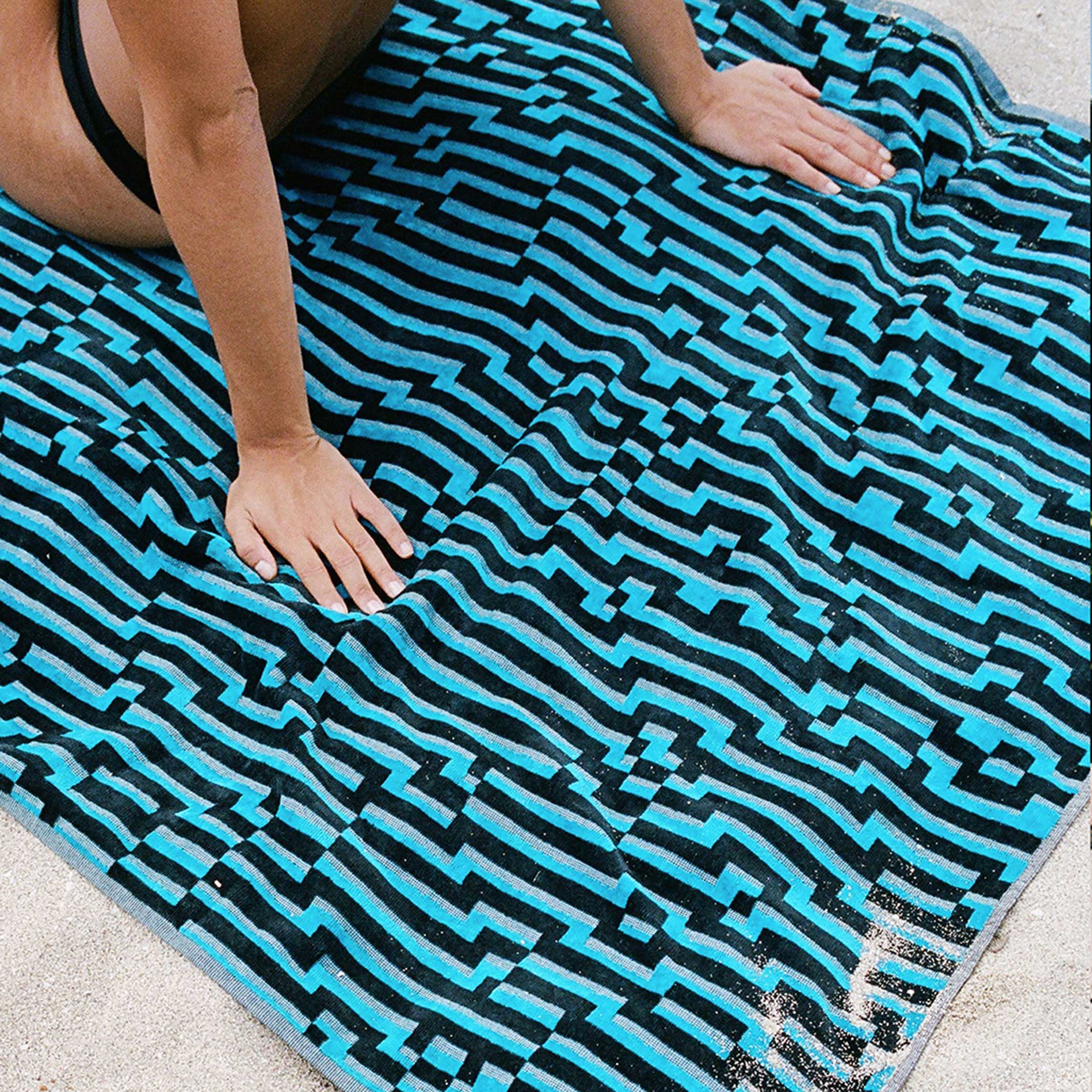 MINI BLUE WAVES - Beach towel - Bitmap Collection - 180x100 cm | Cristian Zuzunaga