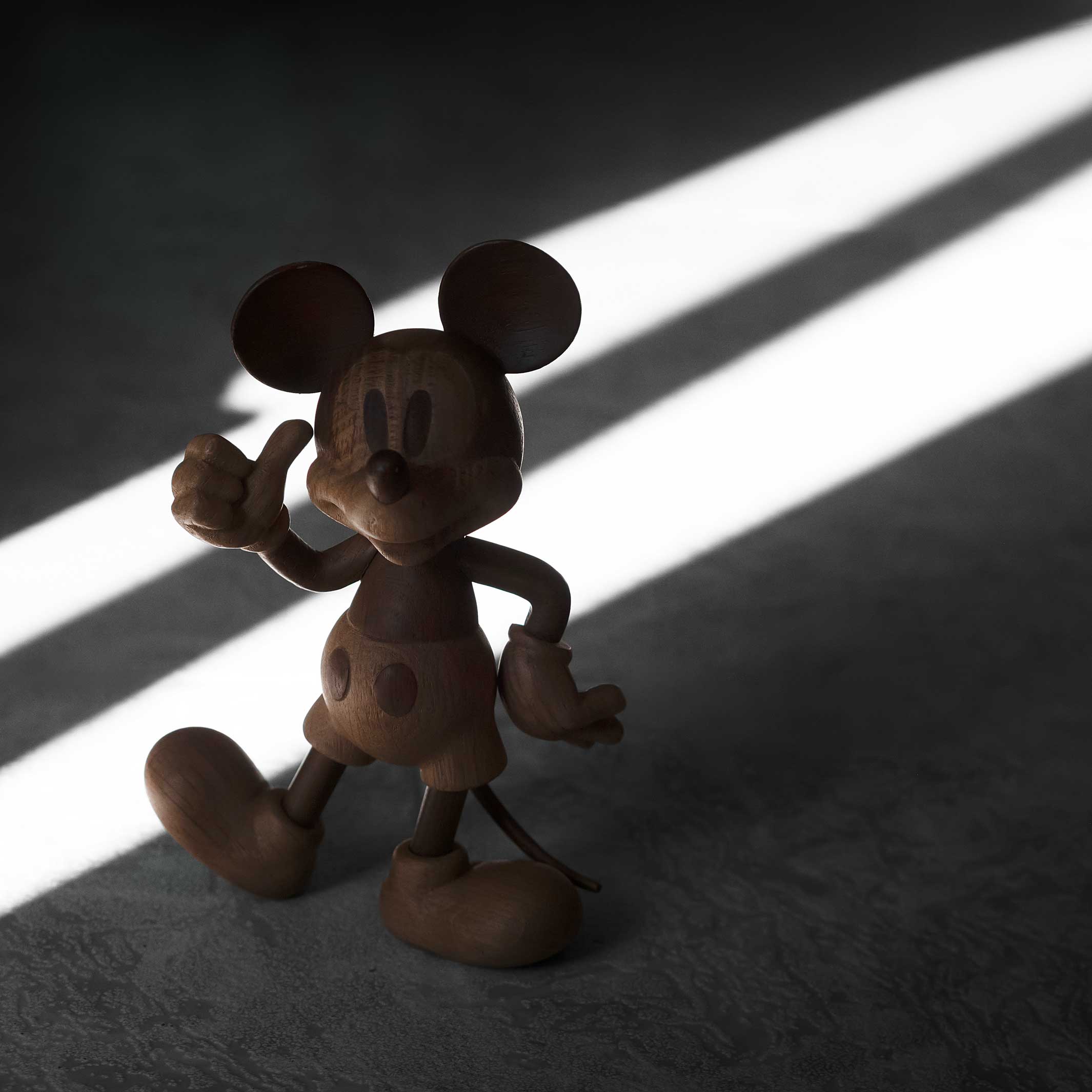 MICKEY MOUSE Small - BOYHOOD X DISNEY - Small wooden Mickey Figurine - Oak 15,5 cm high | Jakob Burgsø | boyhood