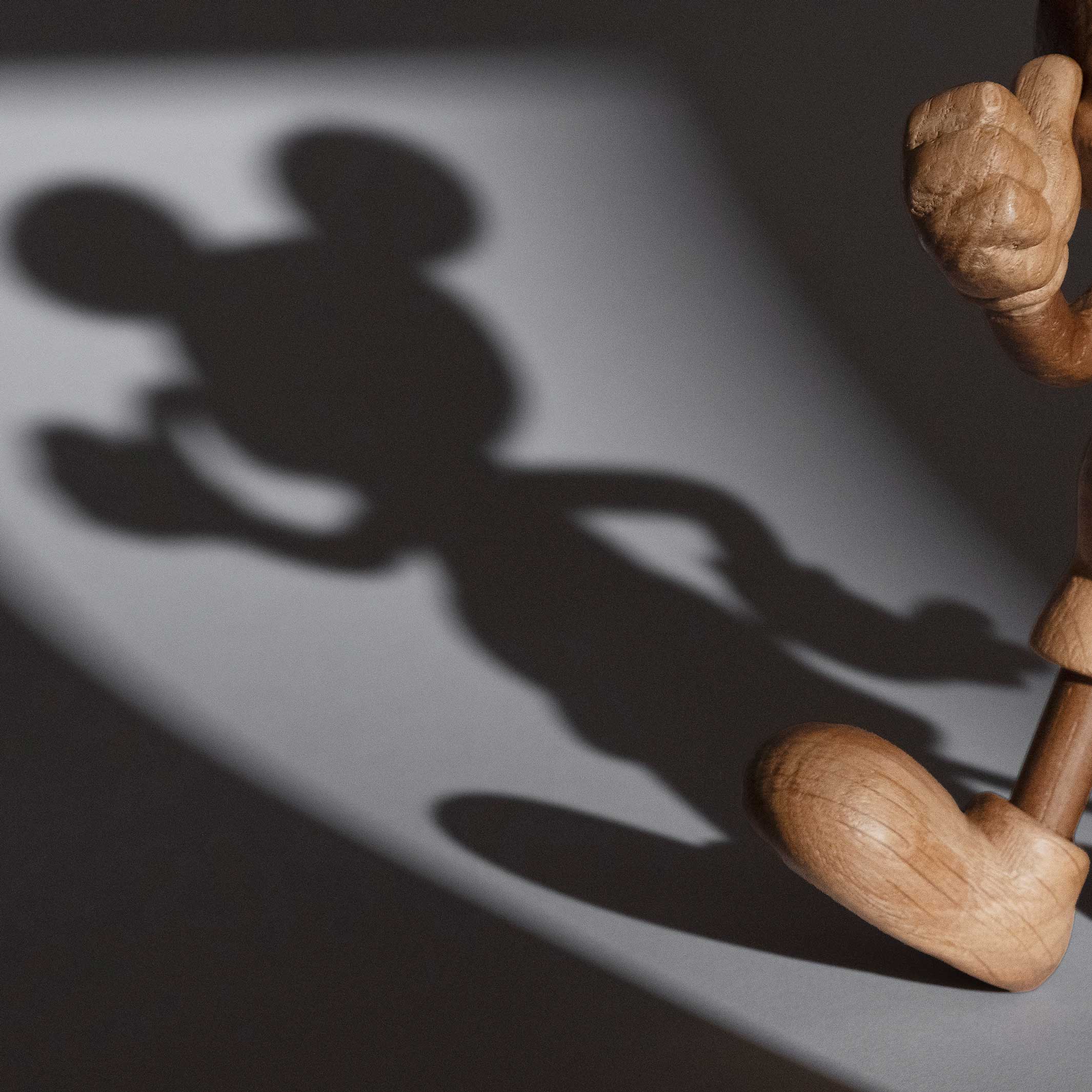 MICKEY MOUSE Small - BOYHOOD X DISNEY - Small wooden Mickey Figurine - Oak 15,5 cm high | Jakob Burgsø | boyhood