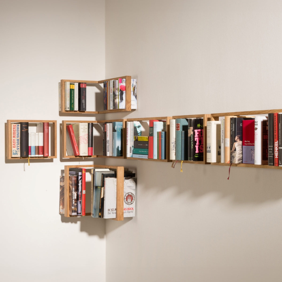 B-ECK - Schwebendes Bücherregal für Ecken - Wandregal