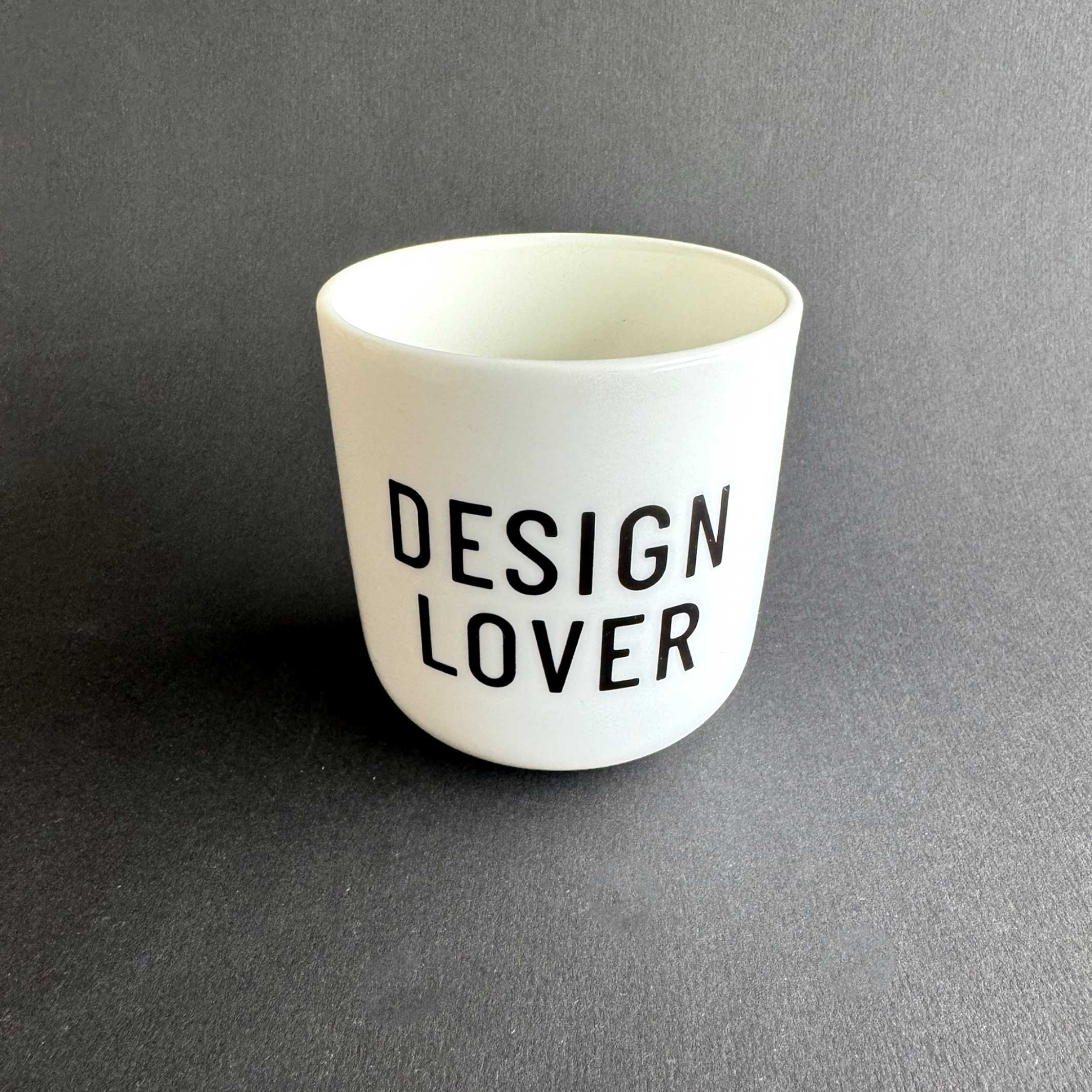 DESIGN LOVER | weisser Kaffee- & Tee-BECHER mit schwarzer Typo | PLTY