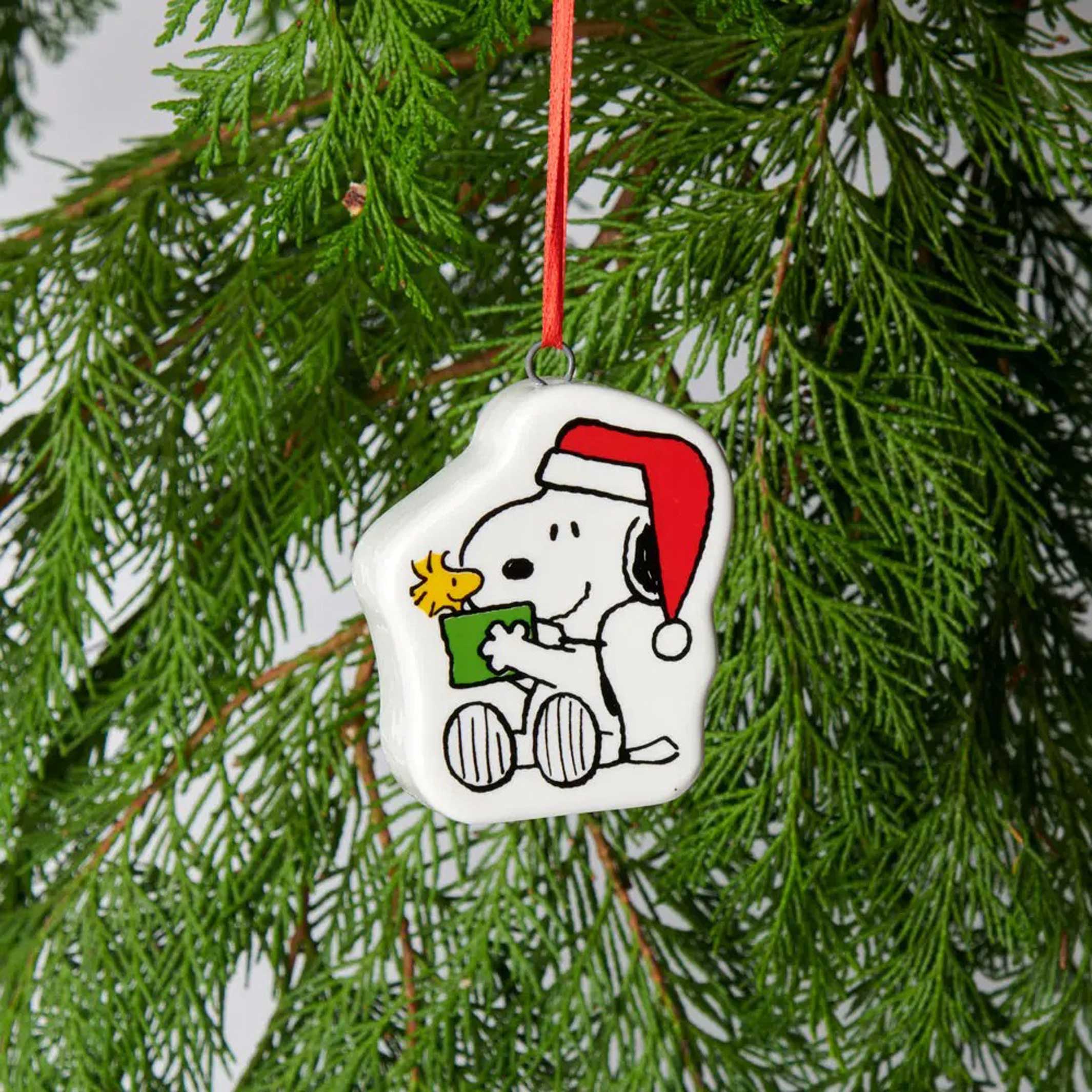 PEANUTS - GIFT BAUBLE | XMAS TREE ORNAMENT | Magpie