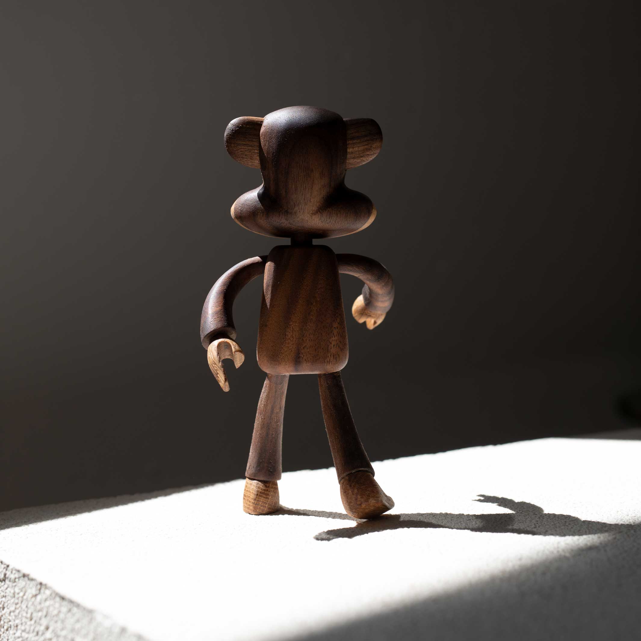 JULIUS le SINGE | FIGURINE EN BOIS | Noyer et chêne | enfance x Paul Frank