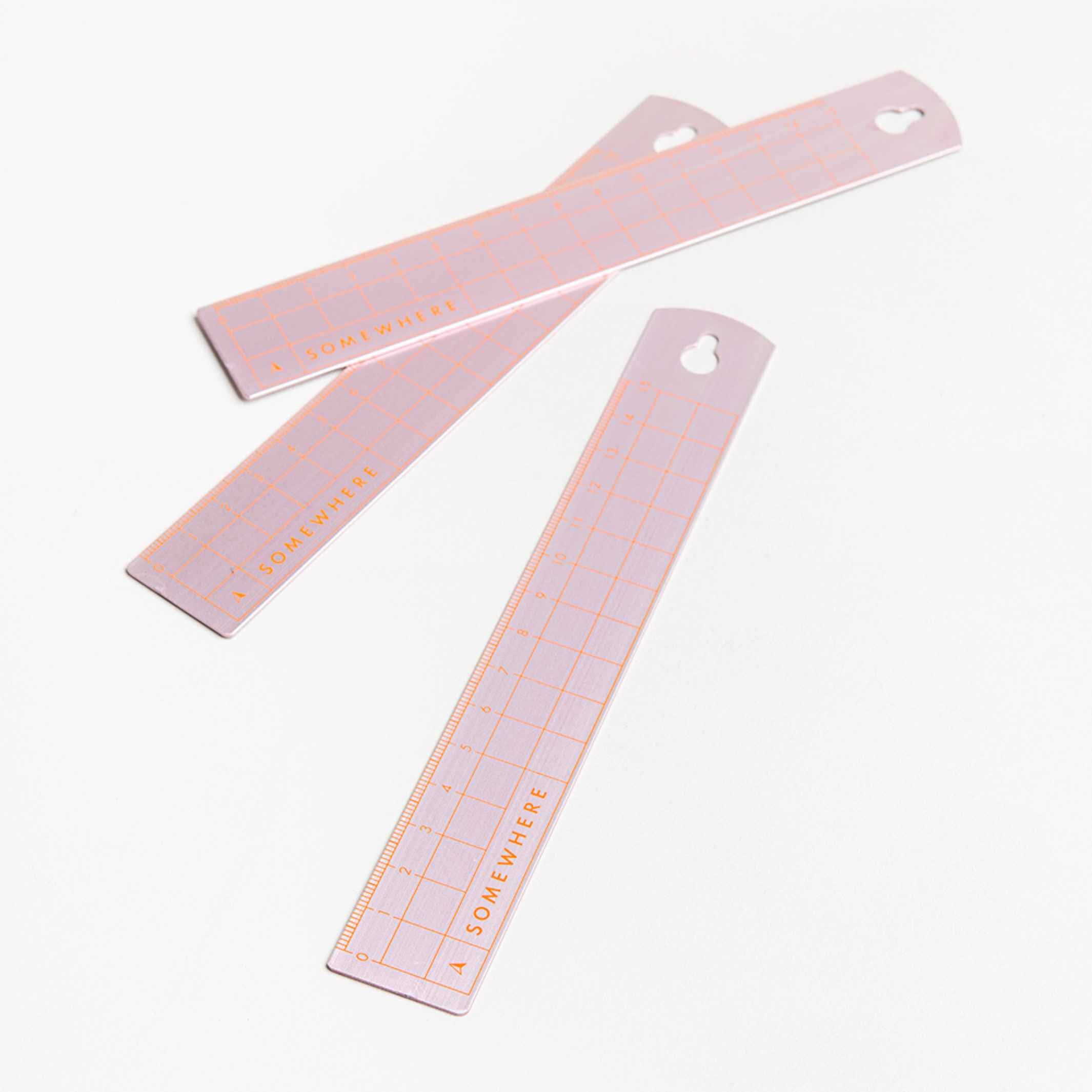 MAKE ME BLUSH RULER - Lineal aus Aluminium - 15 cm | Somewhere