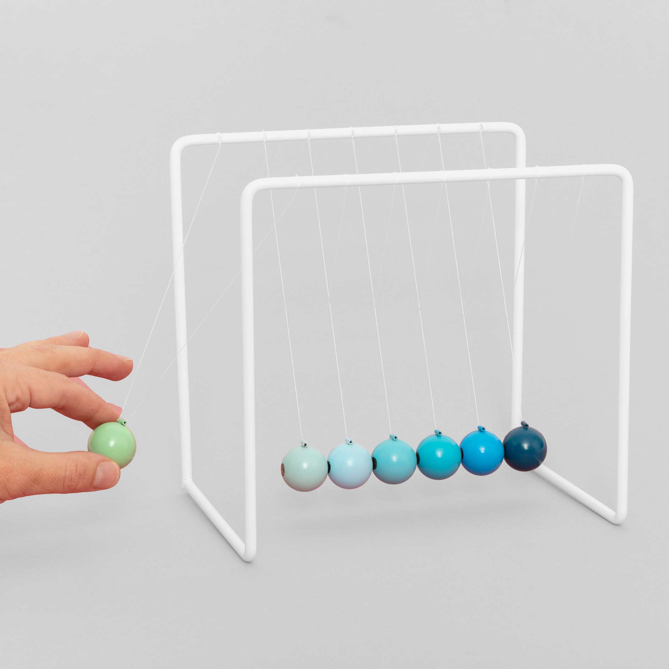 GRADIENT NEWTON's CRADLE | Block Design