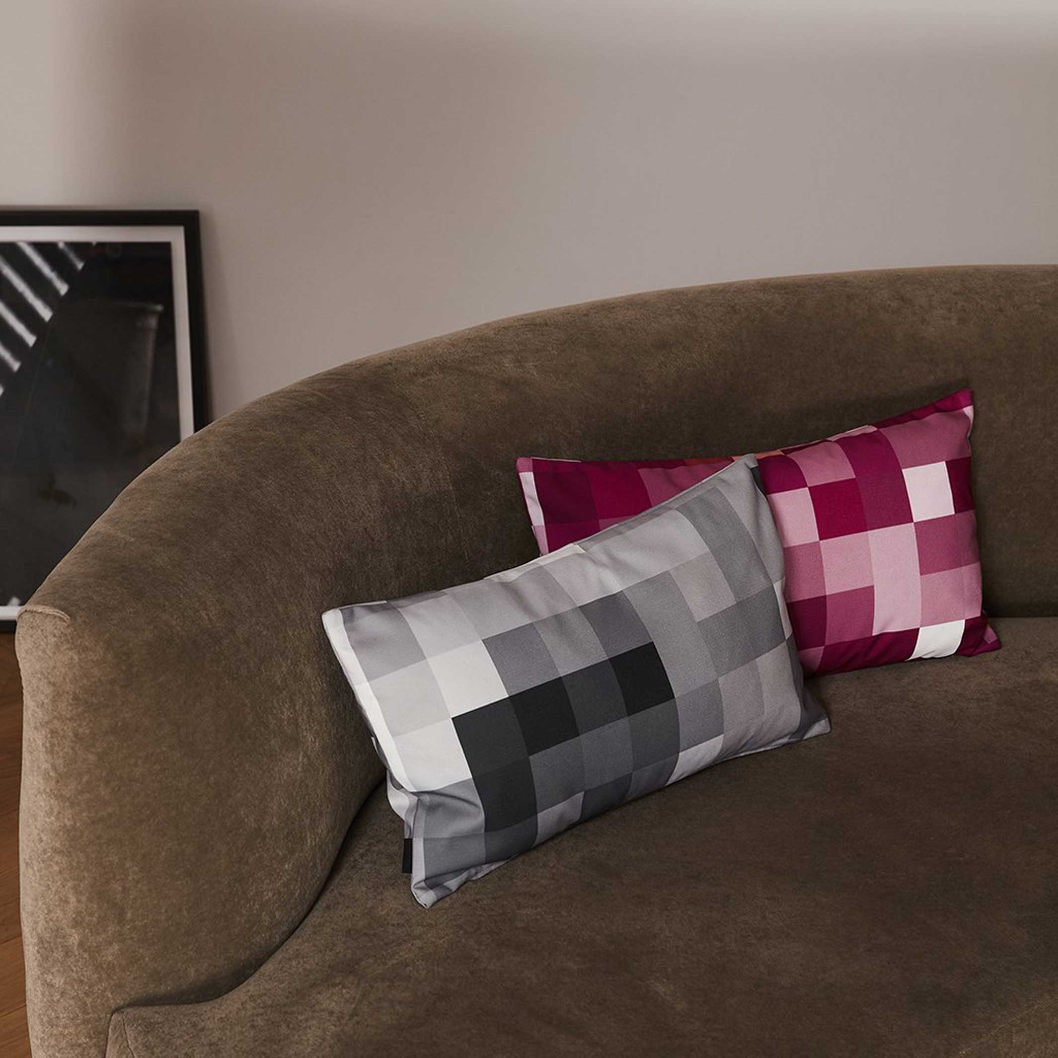 PIXEL CUSHION LUNA - schmales monochrome Kissen - 30x50 cm - 100% Trevira CS | Cristian Zuzunaga