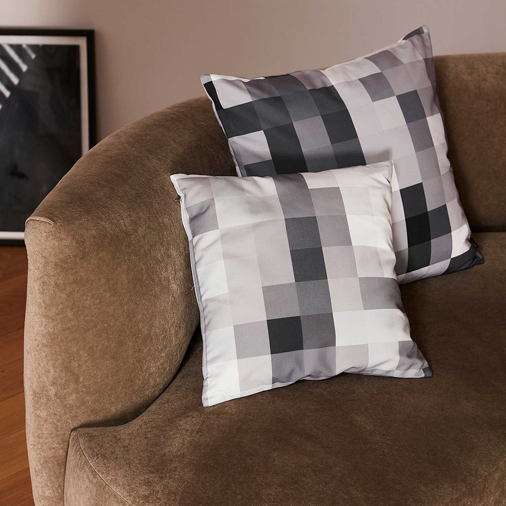 PIXEL CUSHION LUNA - monochromes Kissen - 50x50 cm - 100% Trevira CS | Cristian Zuzunaga