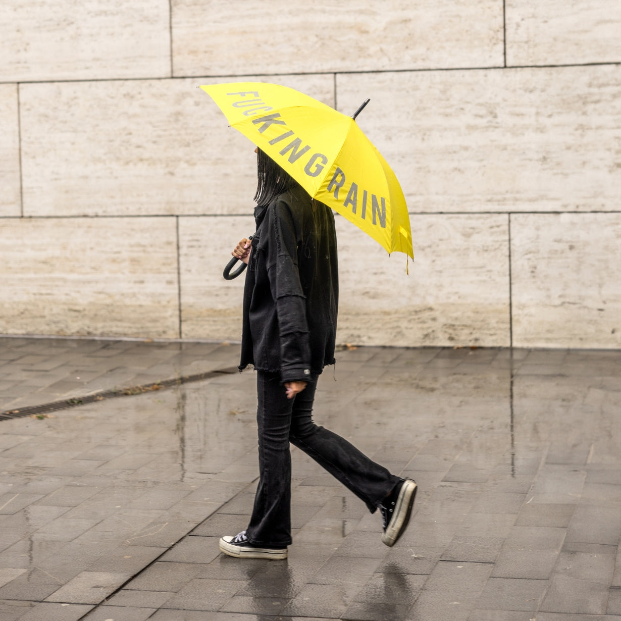 FUCKING RAIN - Gelber Regenschirm ∅ 106 cm | Fisura