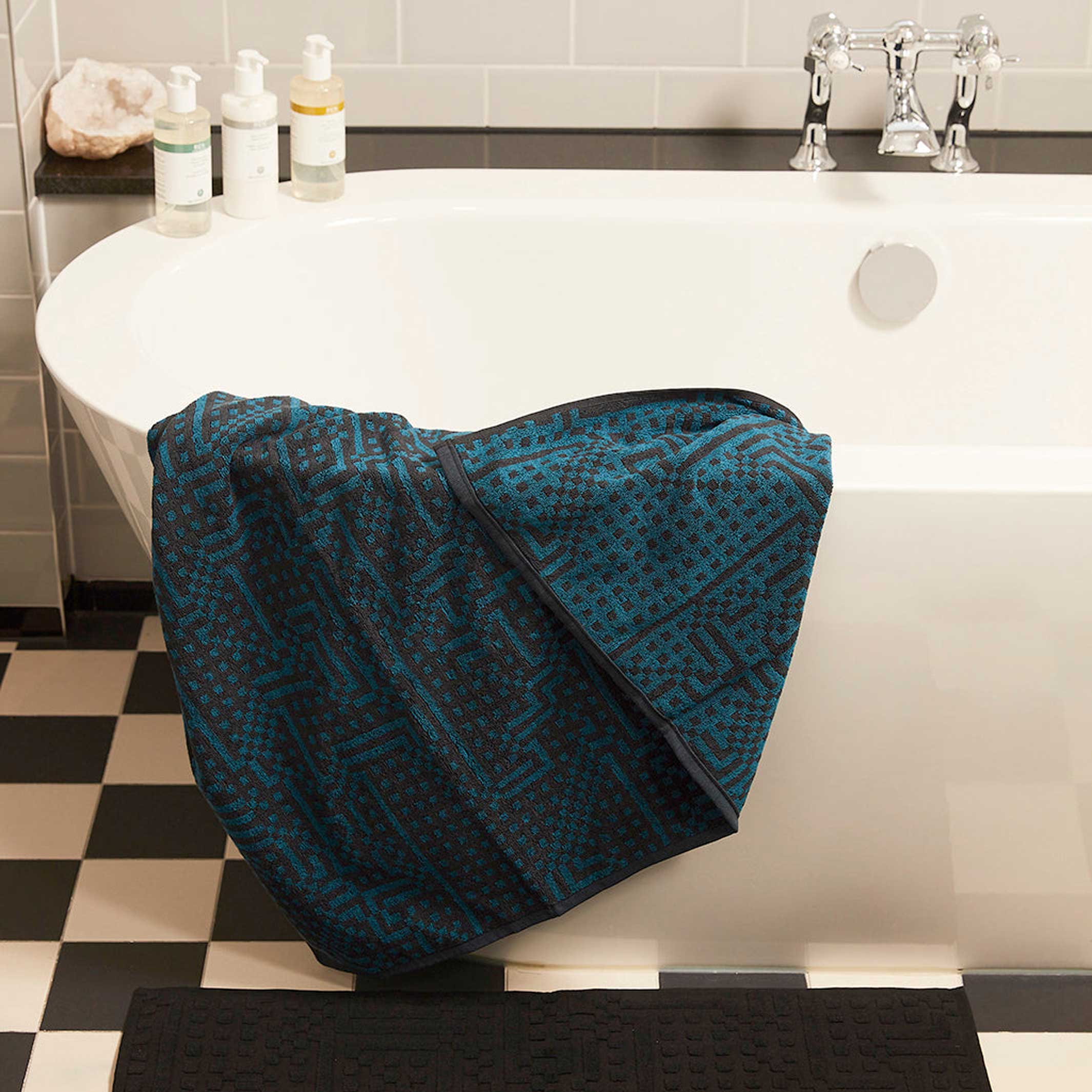 ROUTE - Dark Blue Bath Towel - Bitmap Collection - 100x150 cm | Cristian Zuzunaga