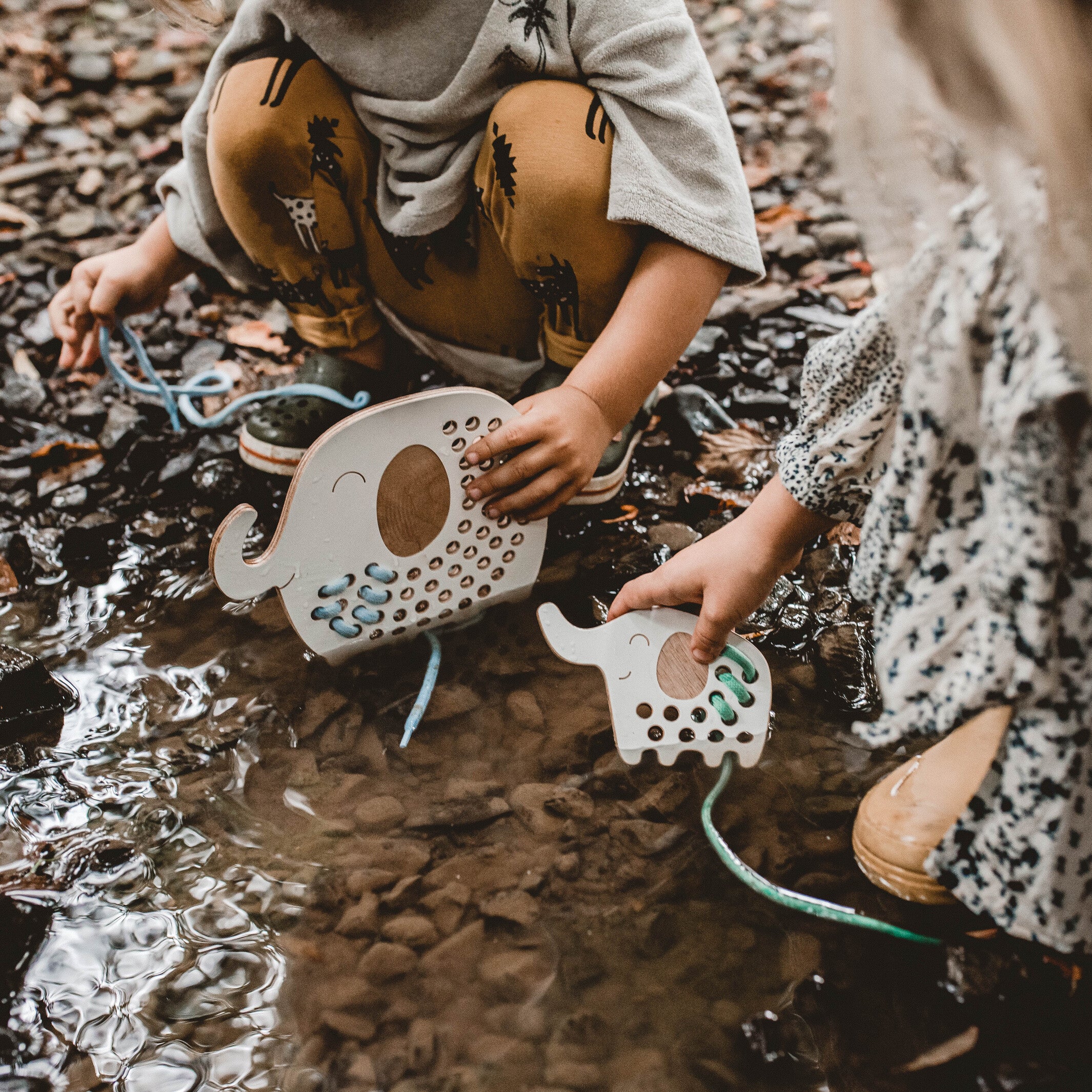 OLIVER THE ELEPHANT - Fädelspielzeug aus Holz - Montessori - Elefant | milin