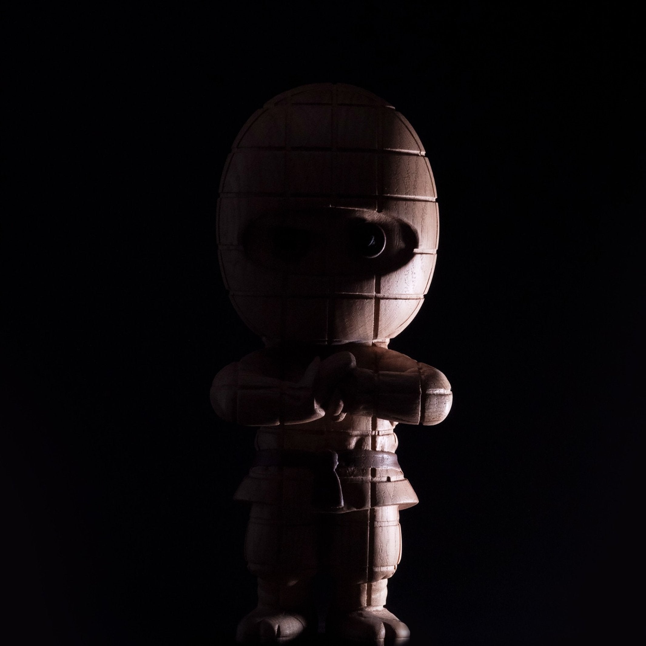 TERNET NINJA Large - Grosse Holzfigur - Eiche 24 cm hoch | Jakob Burgsø | boyhood