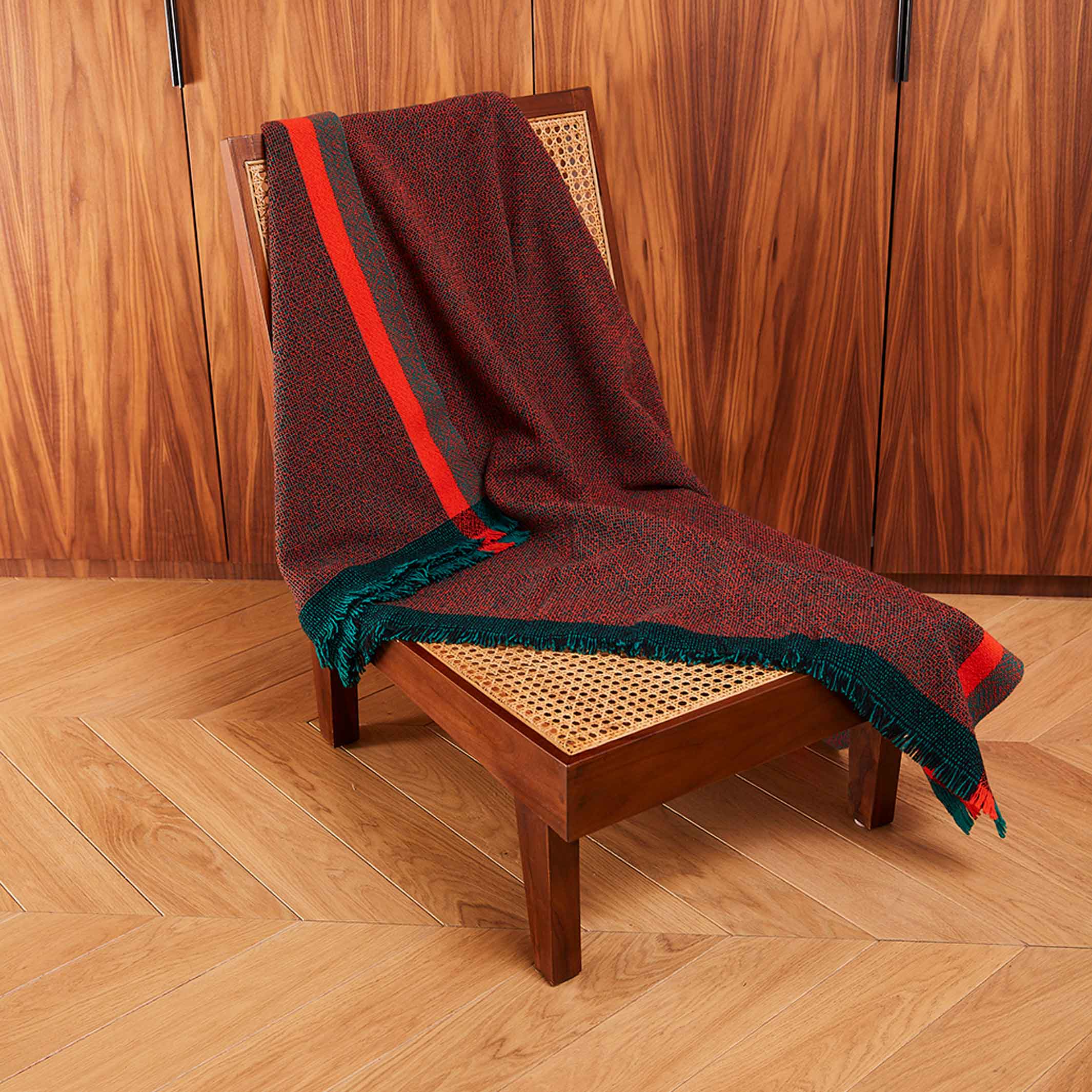INTEGRATE THROW THINKING | red bedspread | 180x140cm | 100% Merino wool | Cristian Zuzunaga