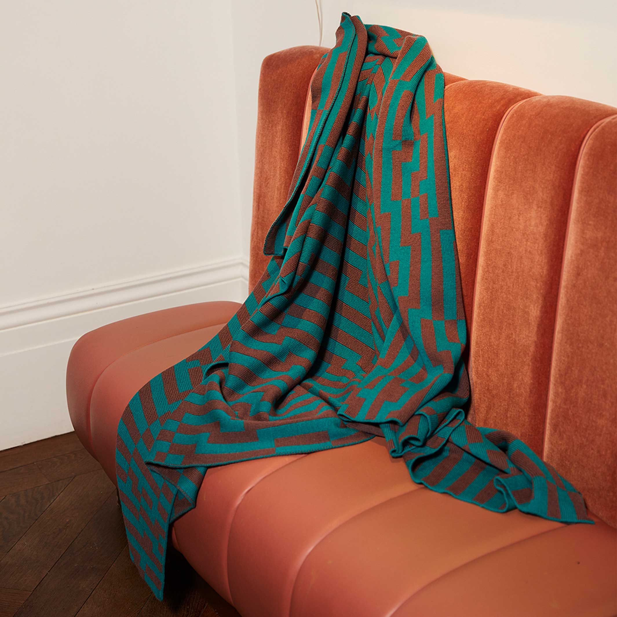 BITMAP ZOOM IN 3 | grün & graue TAGESDECKE | 180x140 cm | 100% Merino Wolle | Cristian Zuzunaga