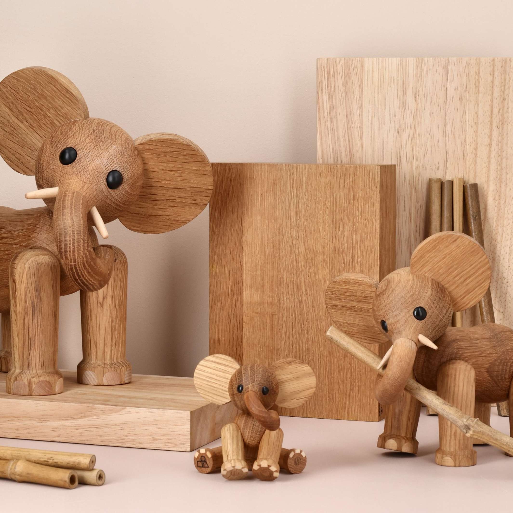 MAGGIE - Extra large wooden ELEPHANT - 24 cm high | Chresten Sommer | Spring Copenhagen