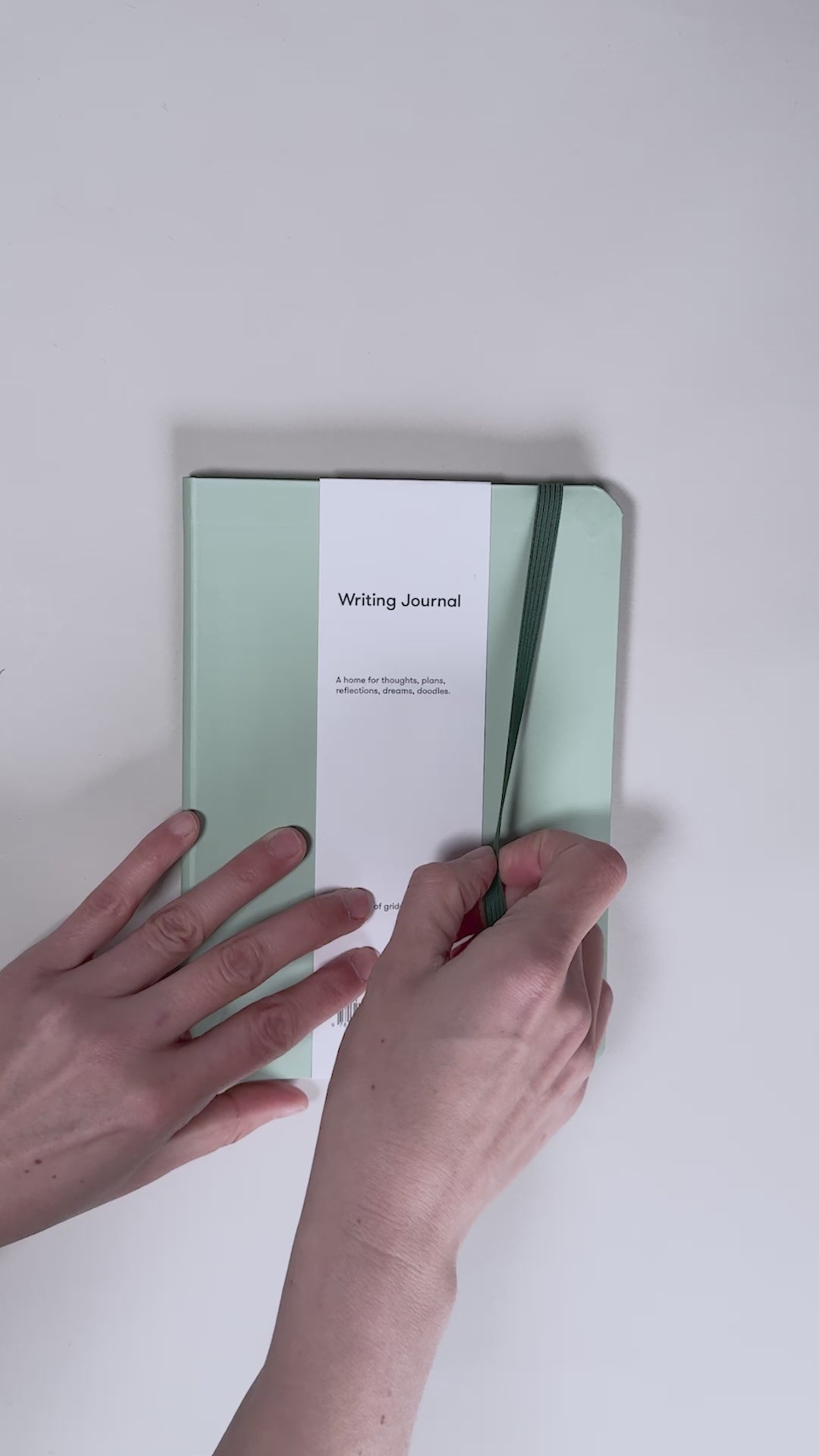 WRITING JOURNAL - gepunktetes Tagebuch Hellgrün - English Edition | The School of Life