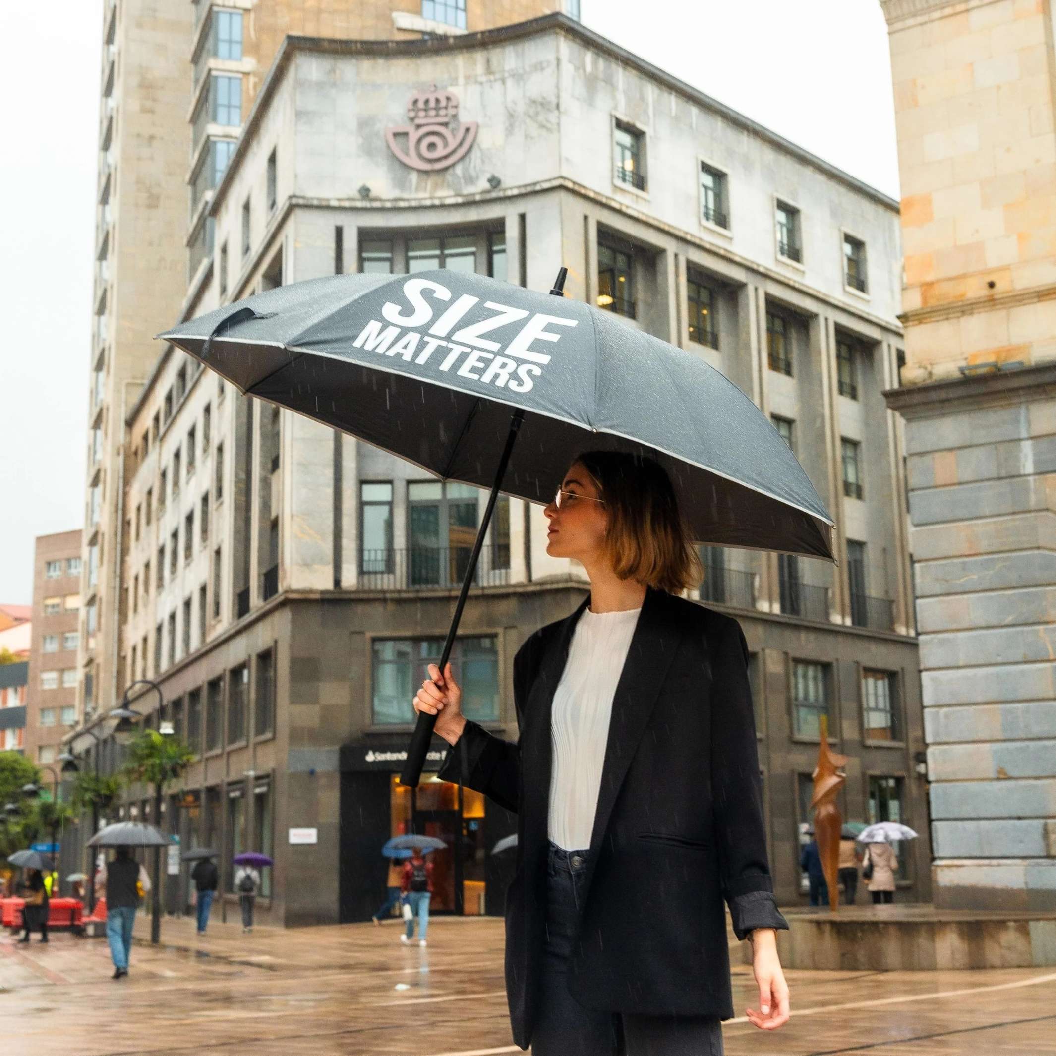 SIZE MATTERS - large, black Umbrella - ∅=135 cm | Fisura