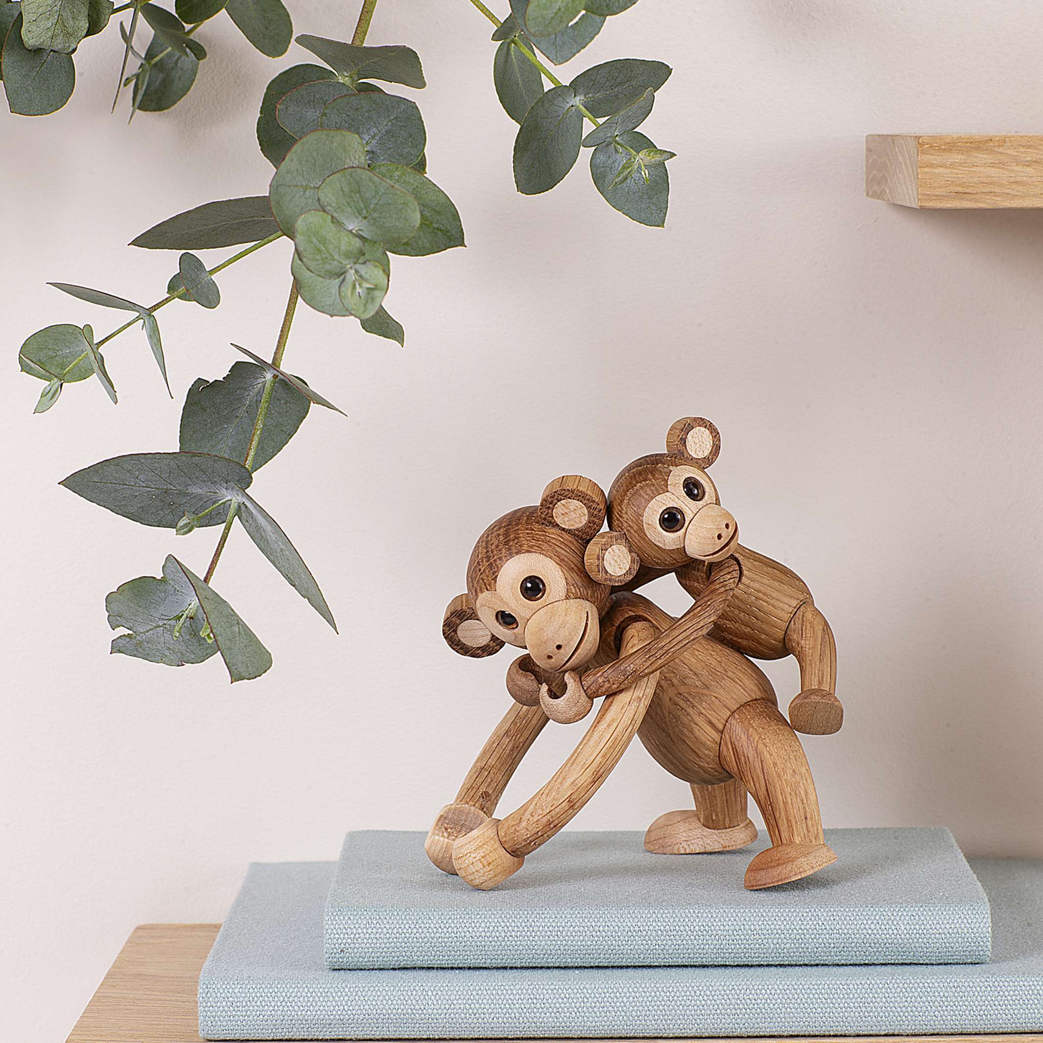 SWING - kleiner beweglicher Affe - Holz-Dekofigur 8,5 cm hoch | Chresten Sommer | Spring Copenhagen