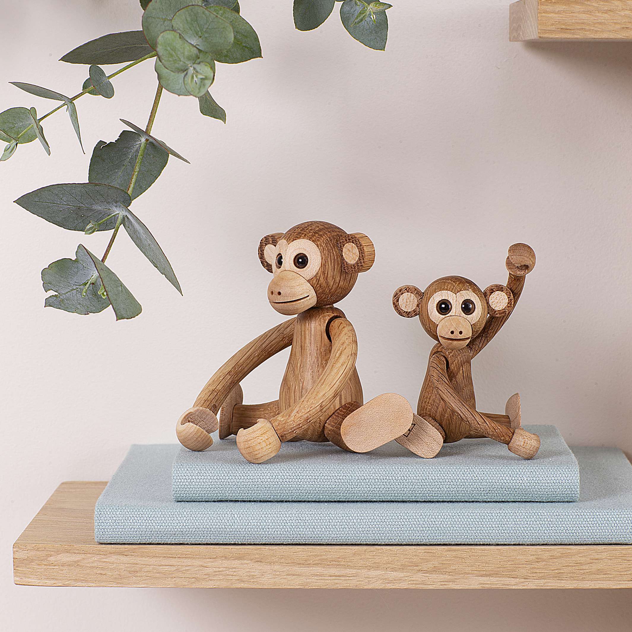 SWING - kleiner beweglicher Affe - Holz-Dekofigur 8,5 cm hoch | Chresten Sommer | Spring Copenhagen