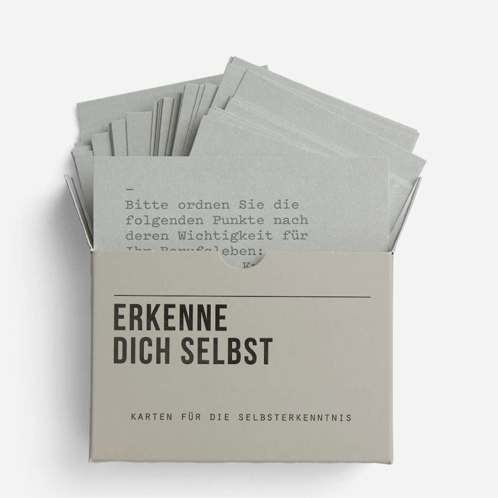ERKENNE DICH SELBST | CARD SET of knowing yourself a little better in life | 60 prompt cards | German Edition | The School of Life