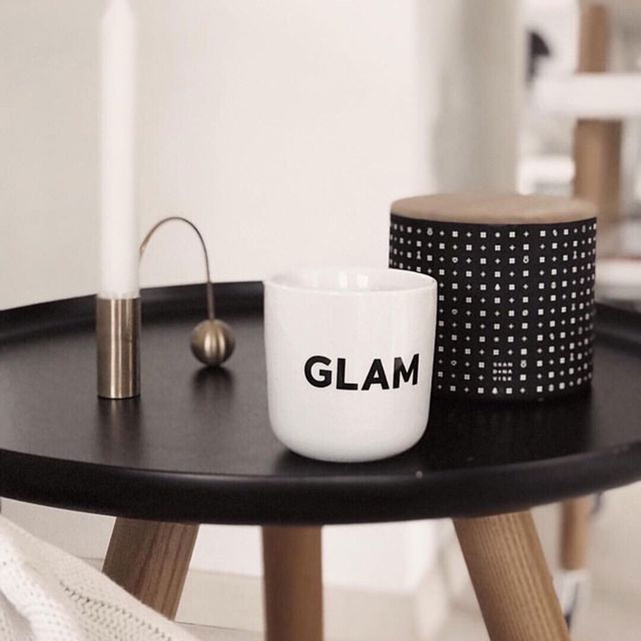 GLAM | MUG à café et à thé blanc avec typo noire | Battre la série | PLTY
