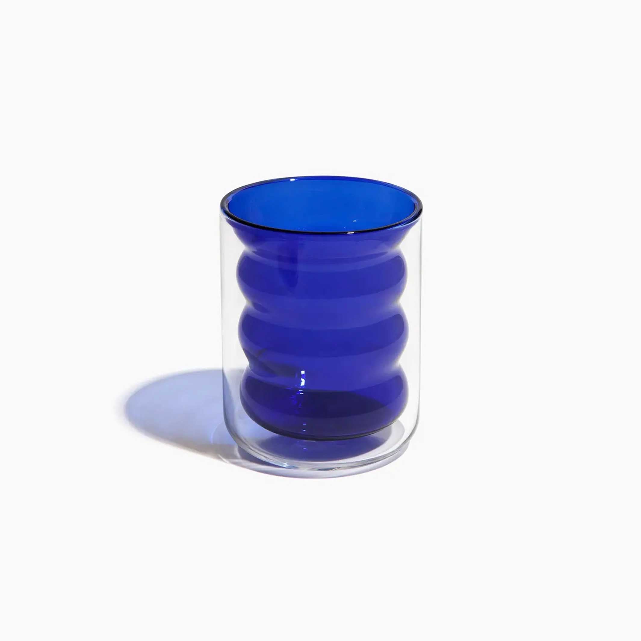 GROOVY CUP | blaues, doppelwandiges TRINKGLAS | Poketo